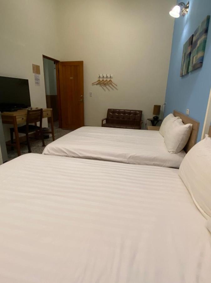 Freedom B&B Tainan Bagian luar foto